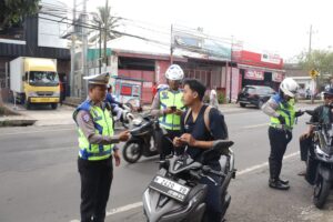 Optimalisasi Gakkum Presisi : Ditlantas Polda Jatim Gelar Operasi Dakgar Berbasis Handheld